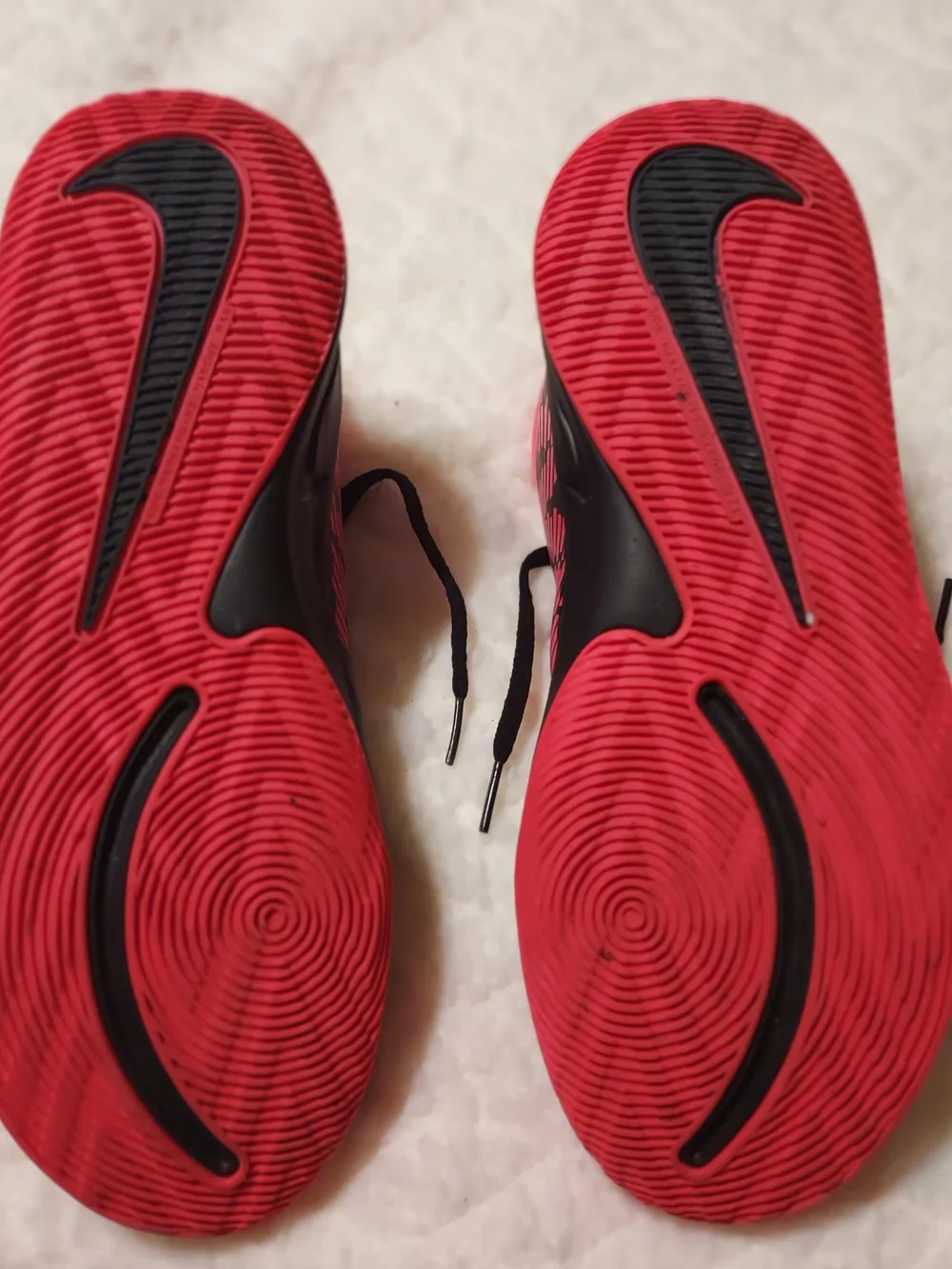 Nike Kids Team Hustle D 9 Basketball Shoes Black Red Mid Top